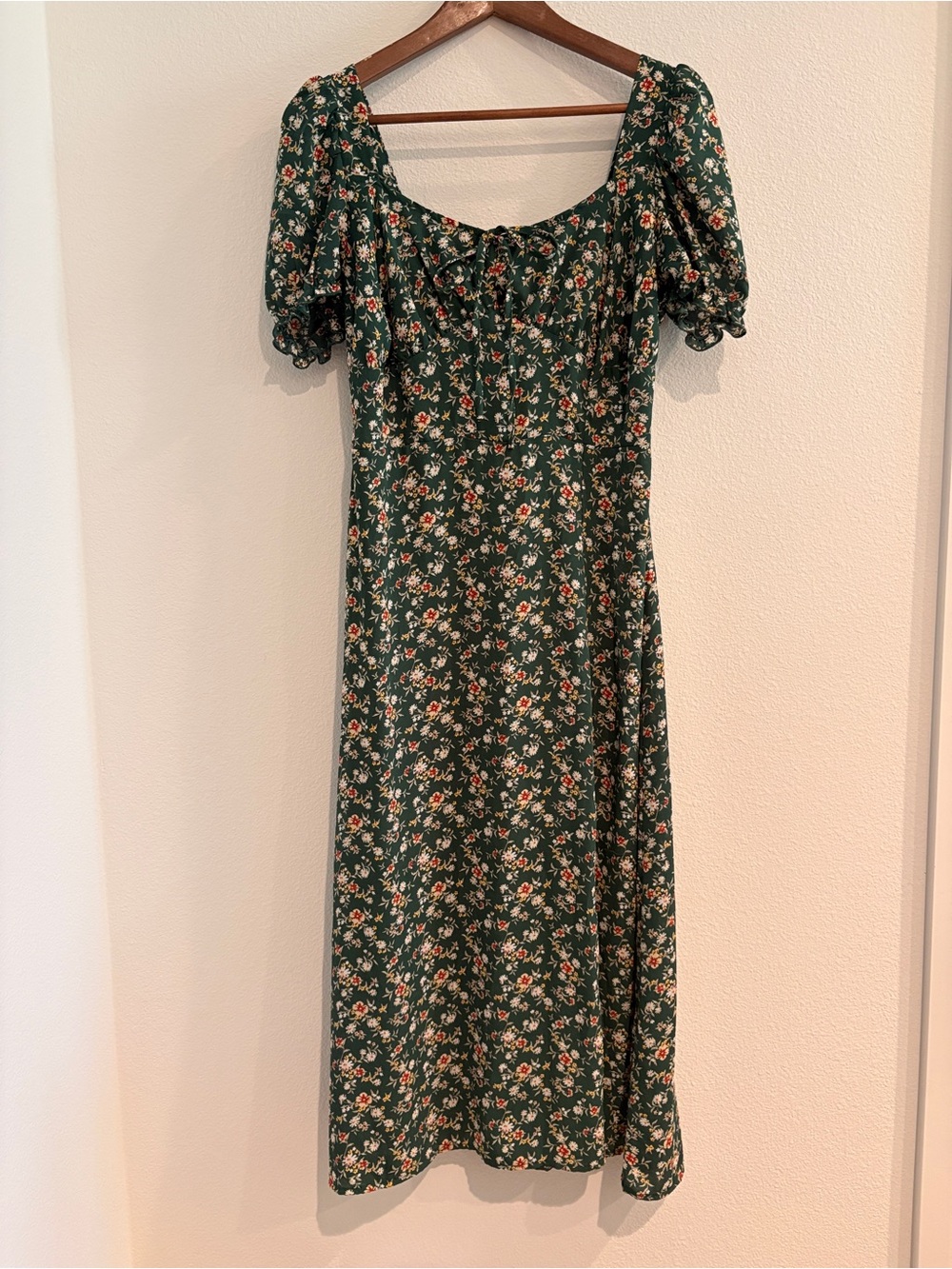 Green Floral Puff-Sleeve Midi Dress with Sweetheart Neckline